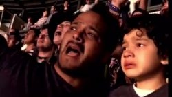 Prachtige video vader en zoon tijdens Coldplay concert